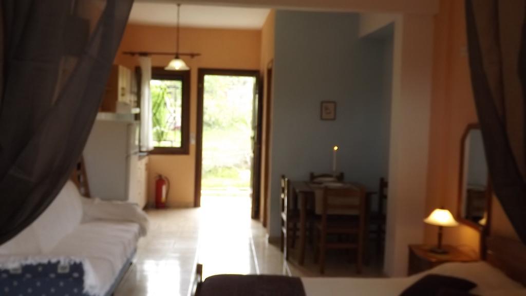 Pefka Studios & Apartments Βουρβουρού Δωμάτιο φωτογραφία