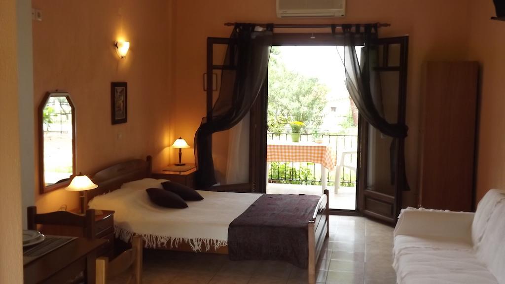 Pefka Studios & Apartments Βουρβουρού Δωμάτιο φωτογραφία