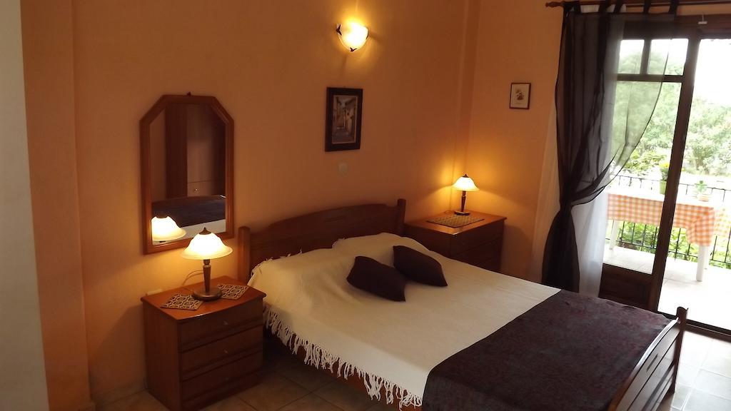 Pefka Studios & Apartments Βουρβουρού Δωμάτιο φωτογραφία