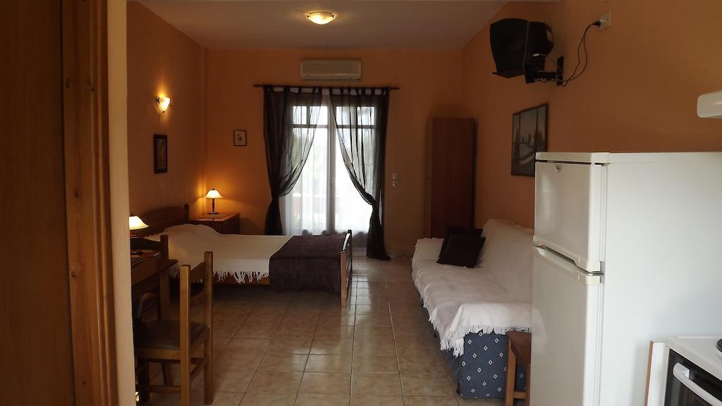 Pefka Studios & Apartments Βουρβουρού Δωμάτιο φωτογραφία