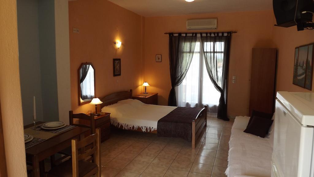 Pefka Studios & Apartments Βουρβουρού Δωμάτιο φωτογραφία